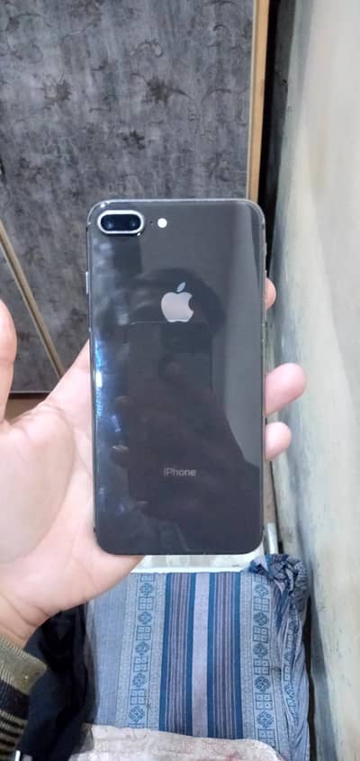 iPhone 8 Plus