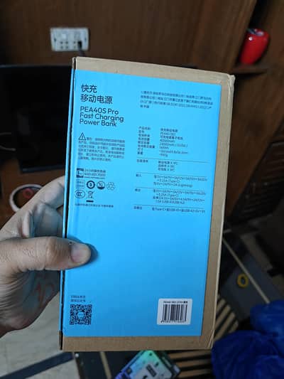 Uk imported esr wirless power bank with megsafe apple  and all samsung