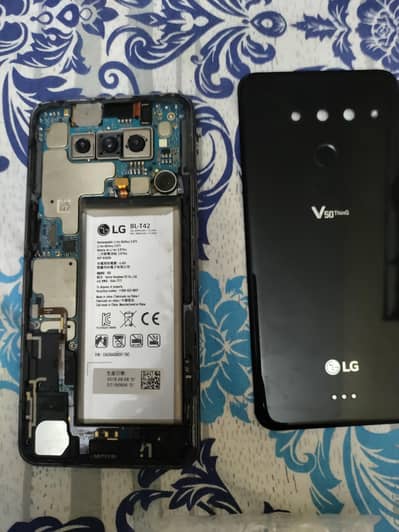 LG v50. Panel damage