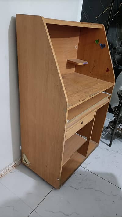 COMPUTER TABLE GOOD CONDITION 7/10