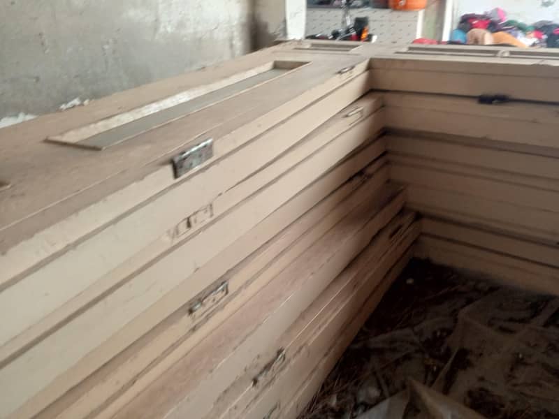 لکڑی کے مضبوط دروازے اور چوکھٹیں برائے فروخت کہوٹہ راولپنڈی 3