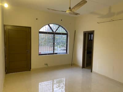 Sun Facing 10 Marla Double Story House In Good Condition 5 Bedrooms Attach DD