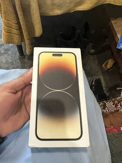 I phone 14 pro mix Golden Clour jv 10by10  84 heath 256