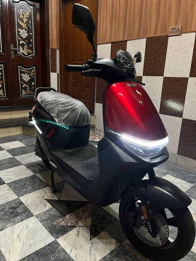 Evee S1 Scooty