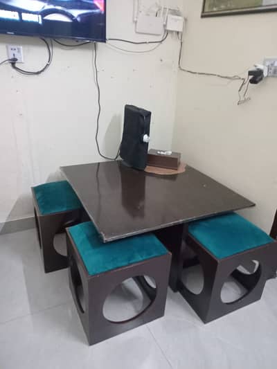 Coffee Table with 4 Stools Modern & Compact Excellent Condition