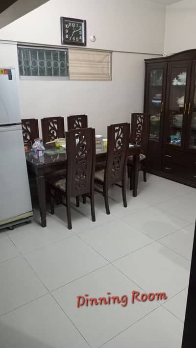 Dining table for sale