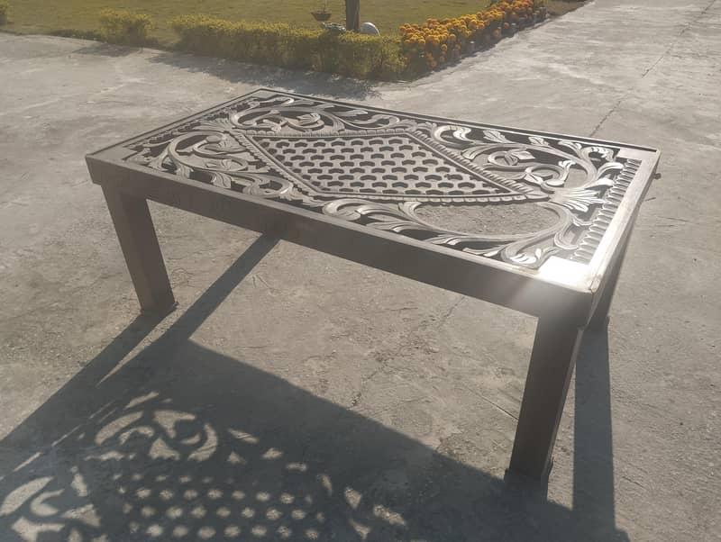 used dining table slightly damaged 1