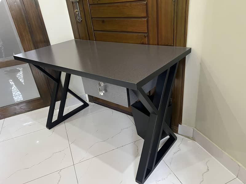 Modern sleek study table 0