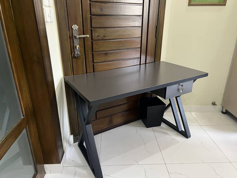 Modern sleek study table 1