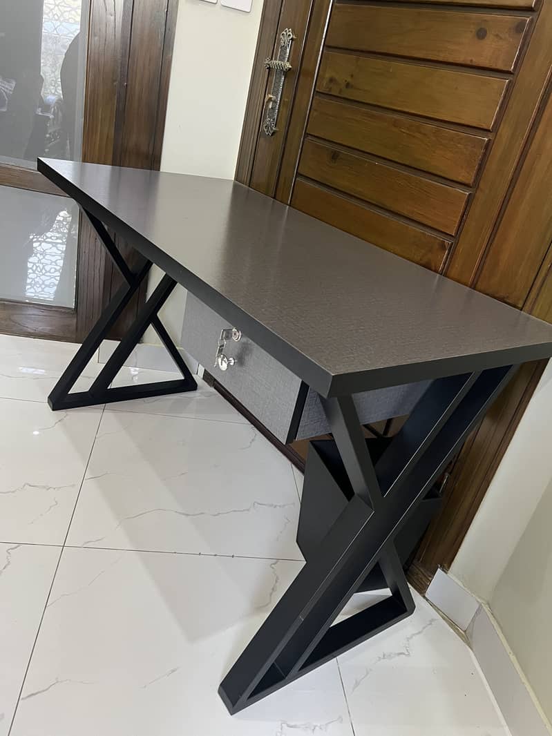 Modern sleek study table 2