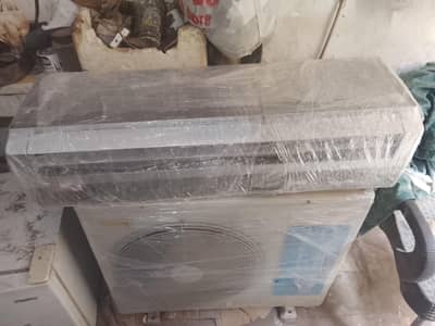 03315662985 watsapp Ac Look like new One year Used only urgent sale