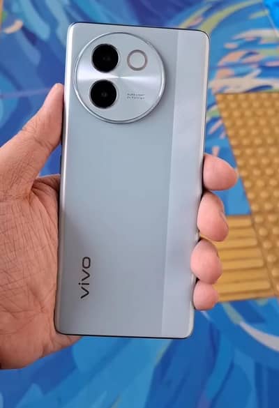 Vivo V30e 8GB RAM + 8GB Extended / 256GB Storage – 10/10 Condition