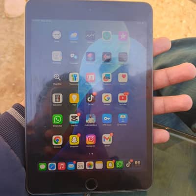 ipad mini 5 64gb /wifi  condition 10/10 with box and charge