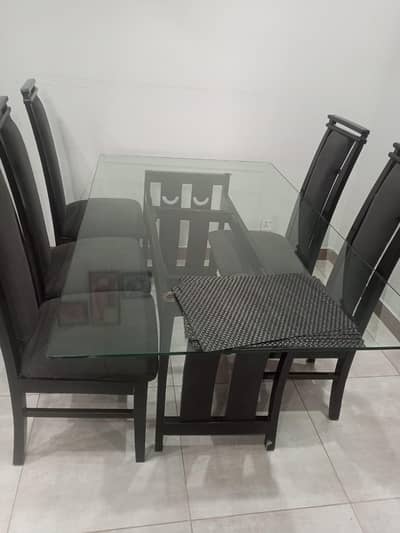 Dining table set  6 chairs (1 damaged) 18mm glass 3.5×5.5 size