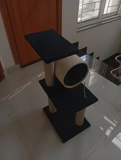 cat scratching post slightly used 10/9 condition