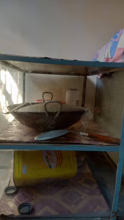 استمال شدہ دوکان کا سامان براۓ فروخت ہے