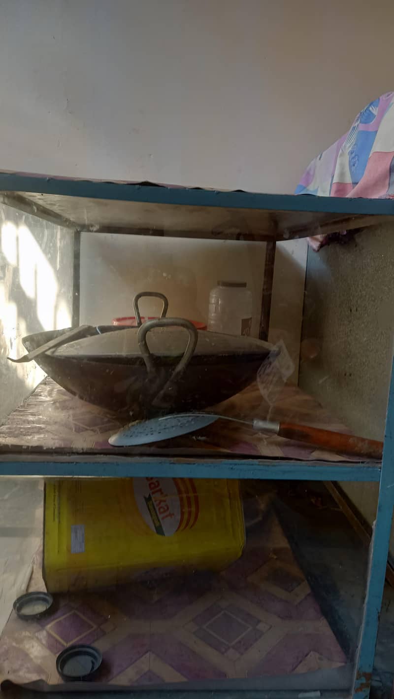 استمال شدہ دوکان کا سامان براۓ فروخت ہے 0