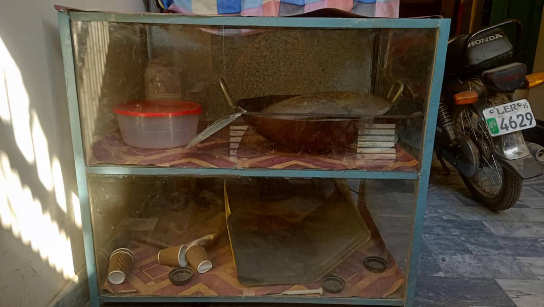 استمال شدہ دوکان کا سامان براۓ فروخت ہے 1