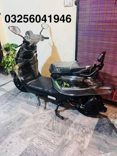 huaguan speedo electric scooty 2025 700km used 1200 wolt motor