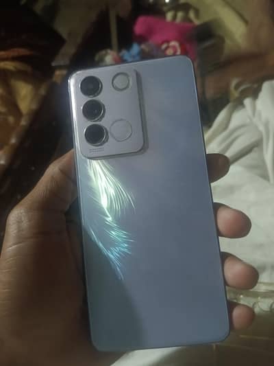 *Vivo V27e – 8GB RAM | 256GB Storage |  Excellent Condition*