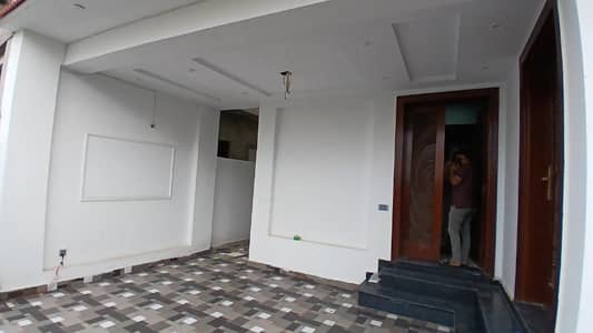 10 Marla brand new lower portion available for rent in Lda avenue 1 lahore