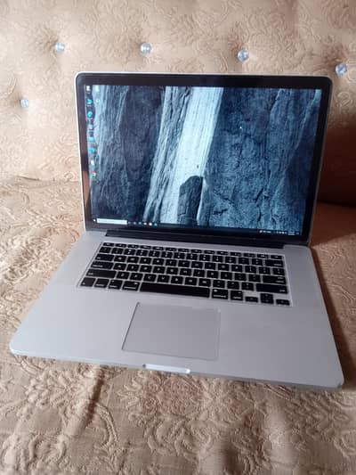 MacBook pro 2015 15.4inch 16/256 retina urgent sale