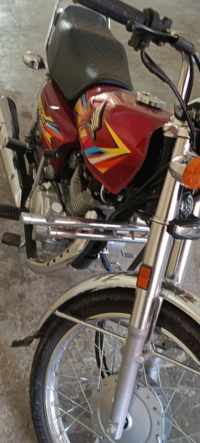 CG 125  ( please read the description and have a look of images attach