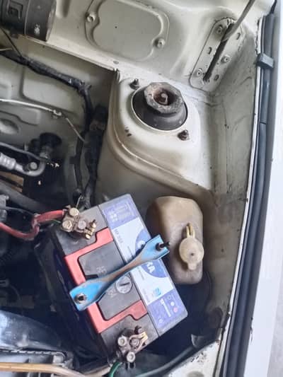 Suzuki Mehran Ghadi.   behtarin gadi Hai engine bhi behtarin hai iska
