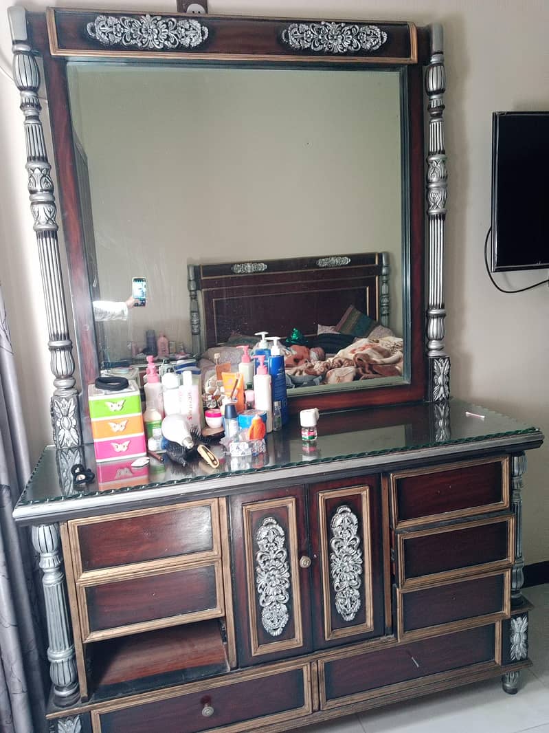 dressing table plus drawers 0