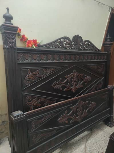 Bed set and dressing table, very less used