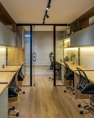 1000 Yards Big Bungalow With Lots Of Rooms For Commercial / Office Use Located Near Karsaz And Shahrah-e-Faisal In KDA Scheme 1 Suitable For Companies Looking To Set Up Their Corporate Office In Cirt Center