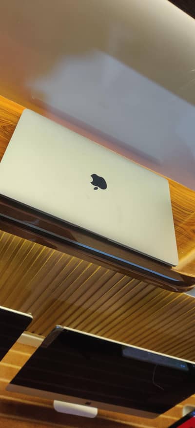 MacBook Air  2020 (M1) Processor: M1 Chip RAM: 8GB Storage: 256 GB SSD
