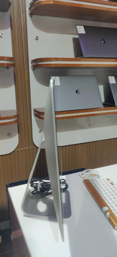  iMac 2017 (27-inch) Processor: Core i5