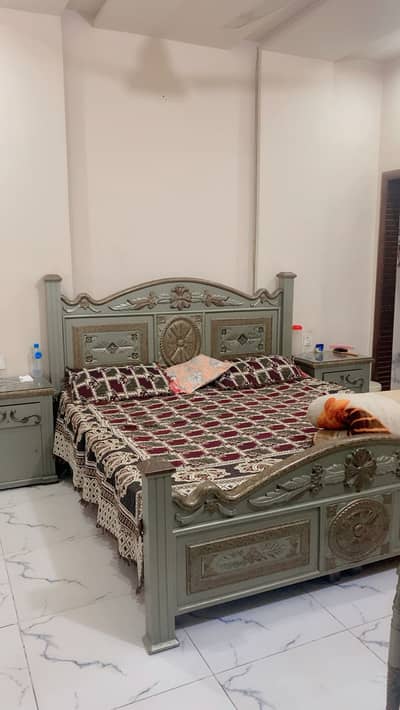 Bed set with side tables