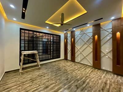 ONE KANAL BUNGALOW FOR SALE IN PUNJAB UNIVERSTIY PHASE 1 ABD US SATAR ROOD