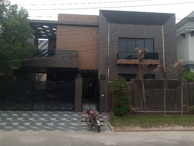 Brand New Luxury 6-Bedroom House For Sale In Valencia Town, Lahore