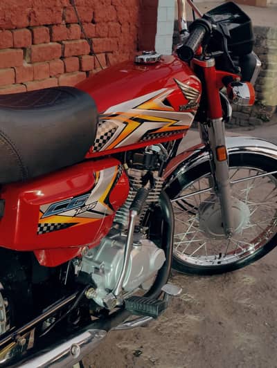 Honda 125 2024 (end) zero motorcycle for sale. Bike is on open voucher