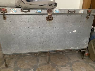 Iron peeti with stand (iron)