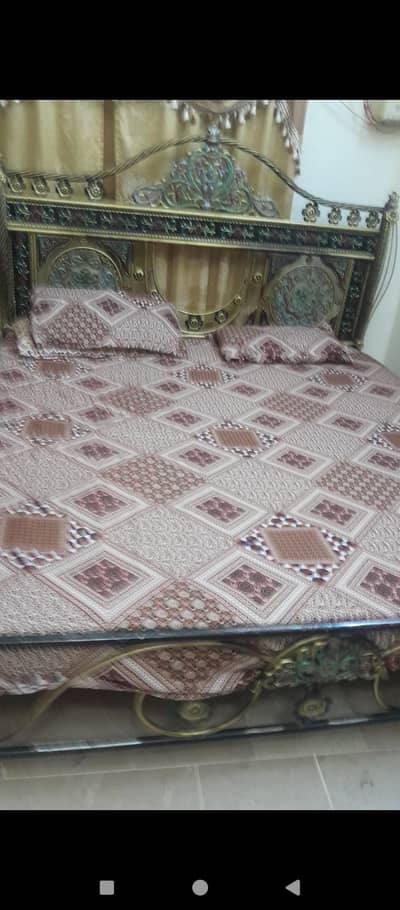 doubel bed with maitress