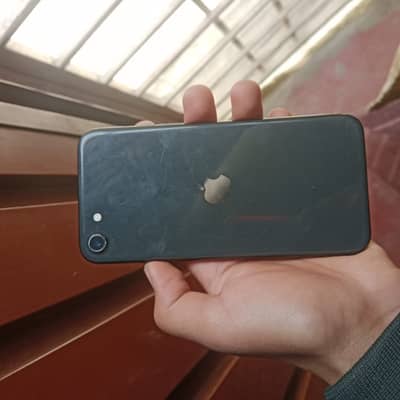 iphone se 2020 10/8 condition LL/A 64gb iOS 26 installed