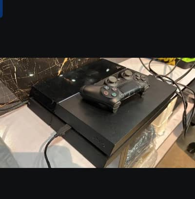 PS4 fat 500 gb for sale with two original controller and a game