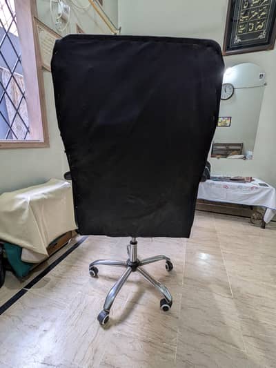Comfortable Office Chair - Adjustable Height smooth wheels