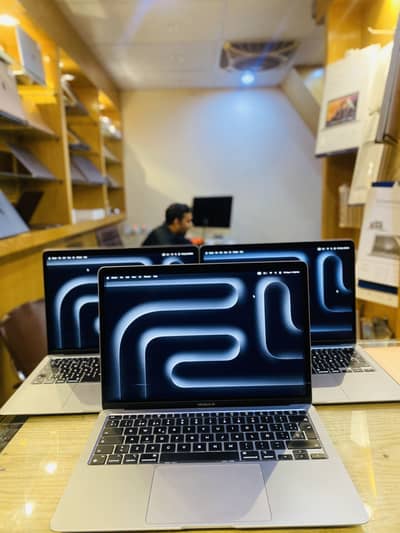 Macbook air M1 (2020) 16,256gb