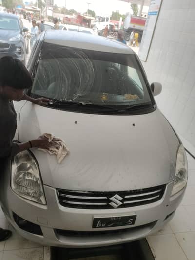 Suzuki Swift DLX 2017 ABS