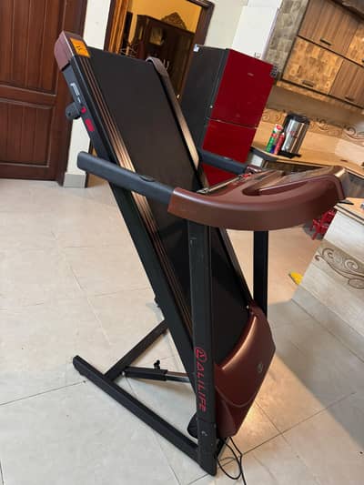 TREADMILL UAE IMPORTED HOME SLIGHTLY USED WITH INCLINE OPTION