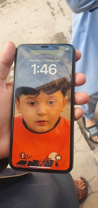 I phone xs max golden colour with no dent with its own material box