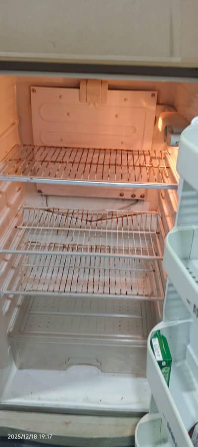 darwaza ka clr khrab Baki bilkul ok