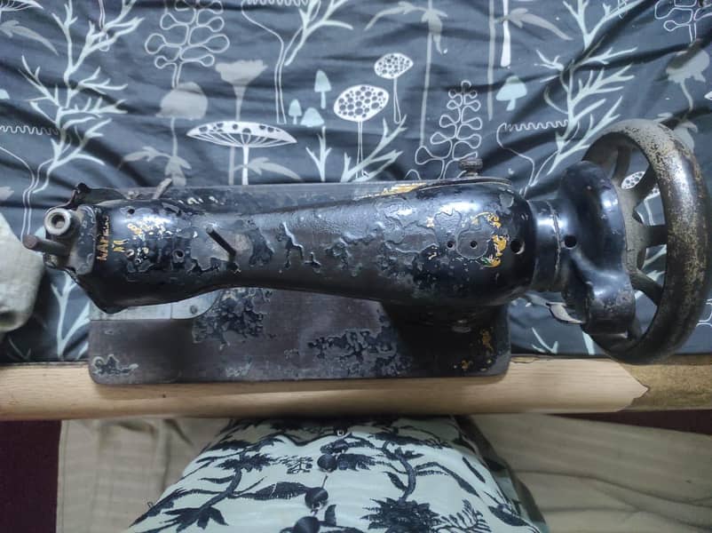 sewing Old Machine 4