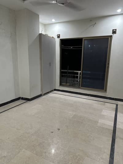 2 Bedrooms Unfurnished Apartment Available For Rent In E11 4 Near Main Margalla Road With Wapda Meter