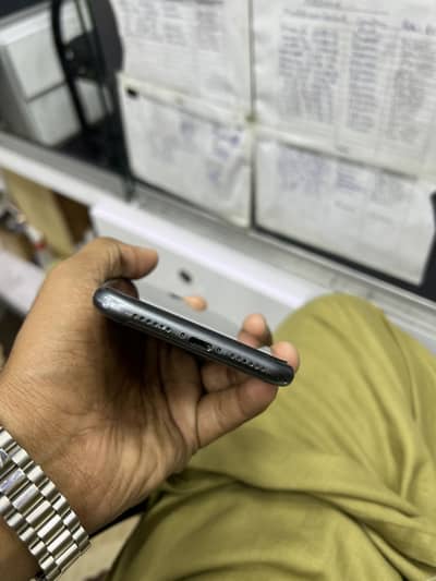 iPhone 11 pta 128 gb battery service ha original condition 10/8